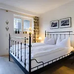Alpenhirsch Apartment *